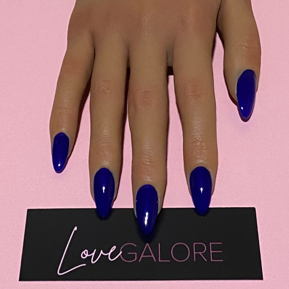 Handcrafted Press on Nails Blue Glow in dark Medium Almond - Love Galore - Picture 3 of 6